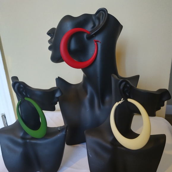 Colored hoop earrings - Picture 4 of 4